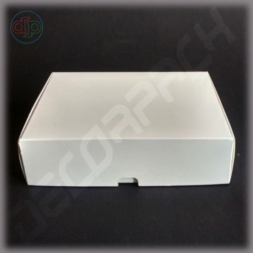 Box 200*140*50 mm with a hinged lid
